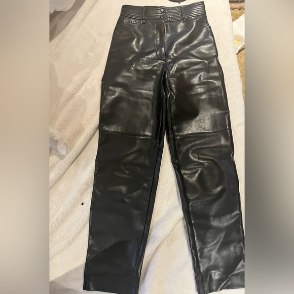 Aritzia Funk Pant - Picture 2 of 4